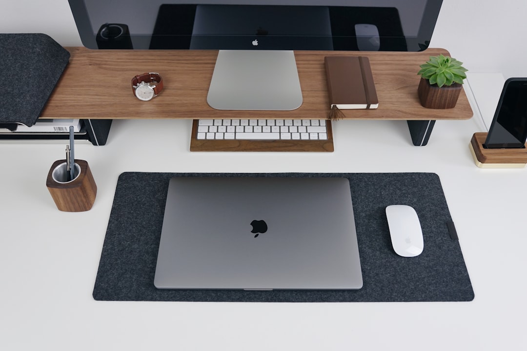Notepad pen desk